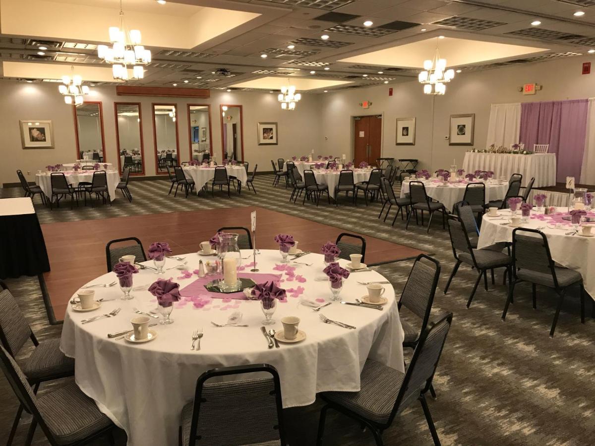 Holiday Inn Martinsburg By Ihg Экстерьер фото