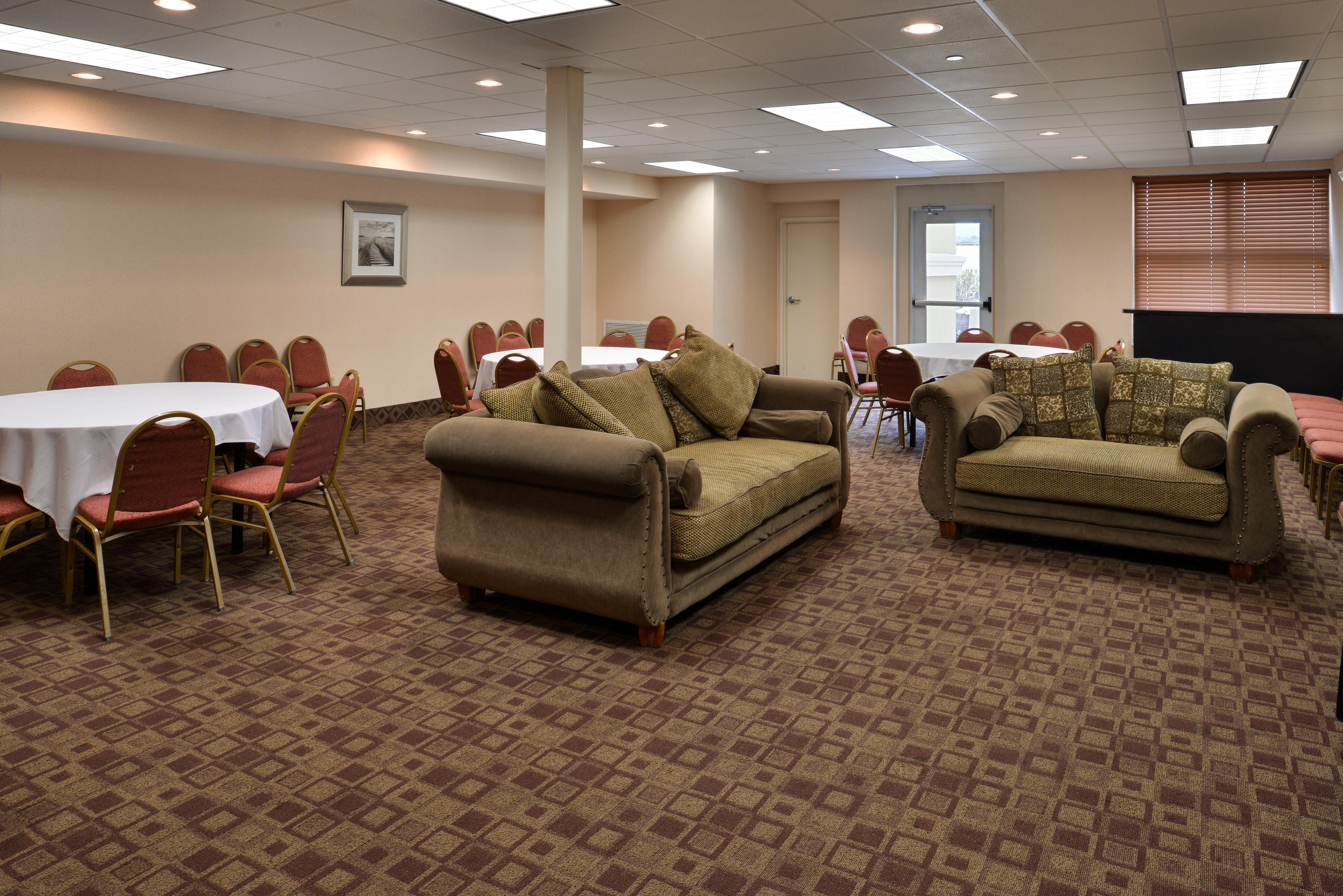 Holiday Inn Martinsburg By Ihg Экстерьер фото
