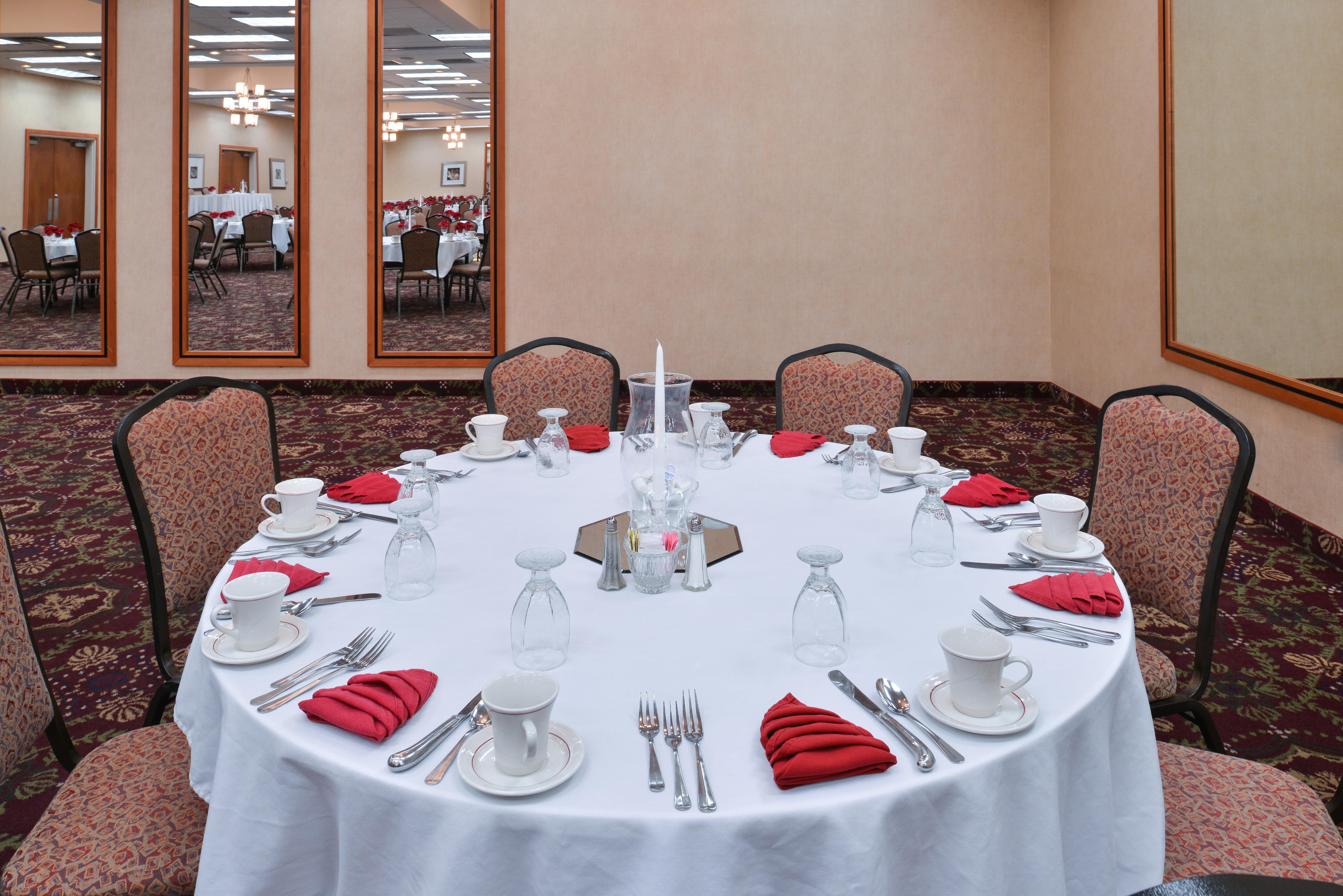 Holiday Inn Martinsburg By Ihg Экстерьер фото